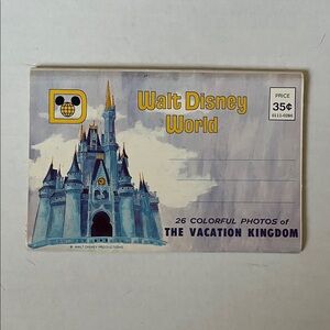Walt Disney World Souvenir Postcard Booklet.
